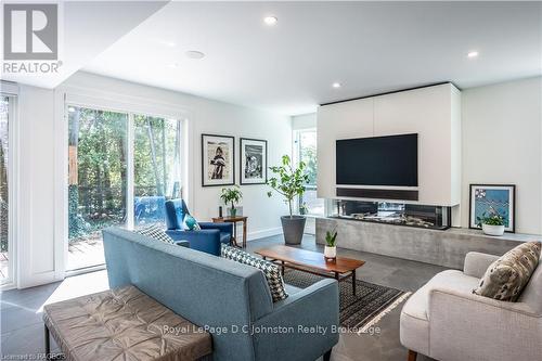 9 Hemlock Street, Saugeen Shores (South Bruce Peninsula), ON - Indoor Photo Showing Living Room