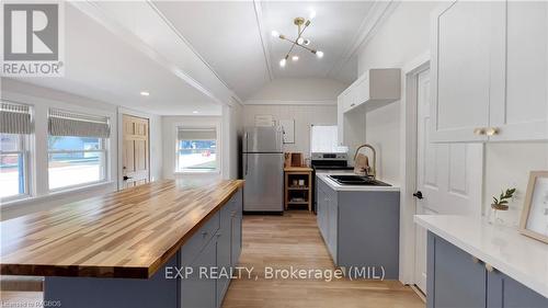 103 Albert Street N, Goderich, ON - Indoor Photo Showing Kitchen