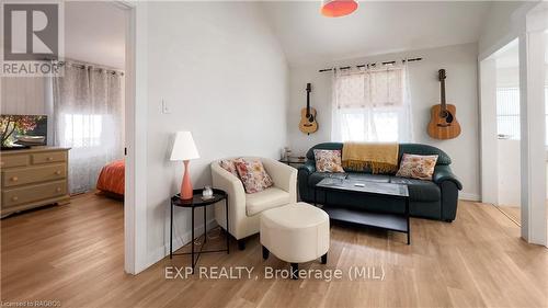 103 Albert Street N, Goderich, ON - Indoor Photo Showing Living Room