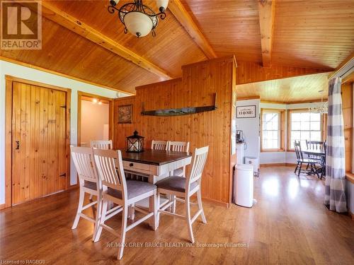 402622 Grey Road 17, Georgian Bluffs, ON - Indoor Photo Showing Dining Room