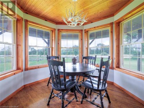 402622 Grey Road 17, Georgian Bluffs, ON - Indoor Photo Showing Dining Room