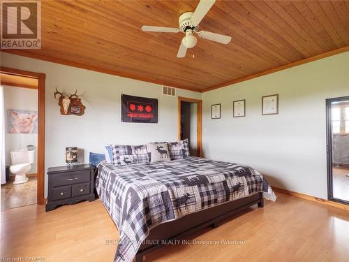 402622 Grey Road 17, Georgian Bluffs, ON - Indoor Photo Showing Bedroom