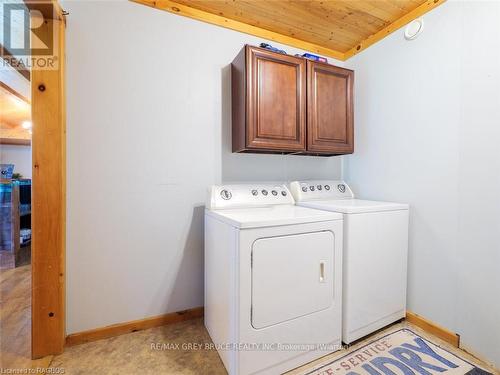 402622 Grey Road 17, Georgian Bluffs, ON - Indoor Photo Showing Laundry Room