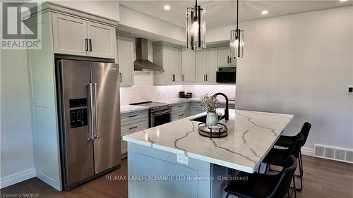 87 Inverness Street N, Kincardine, ON - Indoor Photo Showing Kitchen With Upgraded Kitchen