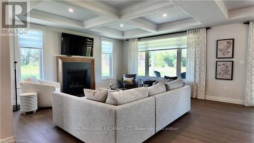 87 Inverness Street N, Kincardine, ON - Indoor Photo Showing Living Room With Fireplace