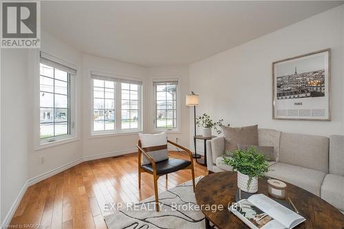 803 23Rd Street E, Owen Sound, ON - Indoor Photo Showing Living Room