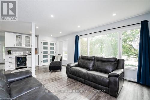 216 Fisher Crescent, West Grey (Ayton), ON - Indoor Photo Showing Living Room