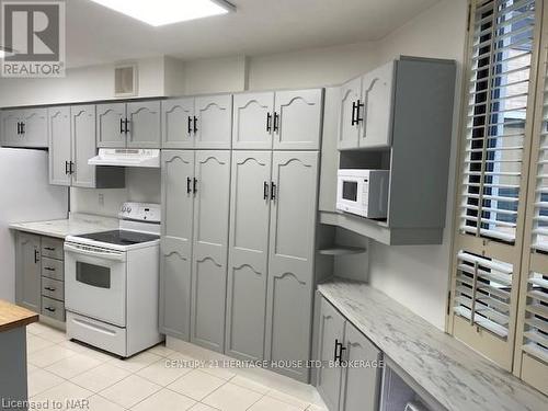 310A - 190 Hwy 20 W, Pelham (662 - Fonthill), ON - Indoor Photo Showing Kitchen