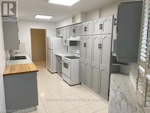 310A - 190 Hwy 20 W, Pelham (662 - Fonthill), ON - Indoor Photo Showing Kitchen With Double Sink