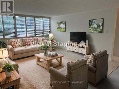 310A - 190 Hwy 20 W, Pelham (662 - Fonthill), ON - Indoor Photo Showing Living Room