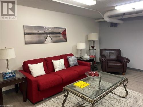 310A - 190 Hwy 20 W, Pelham (662 - Fonthill), ON - Indoor Photo Showing Living Room