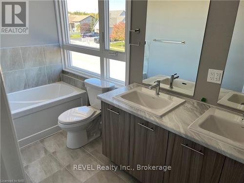 3249 Dominion Road, Fort Erie (335 - Ridgeway), ON - Indoor Photo Showing Bathroom