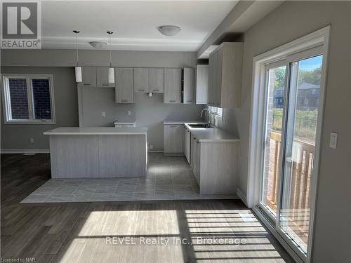 3249 Dominion Road, Fort Erie (335 - Ridgeway), ON - Indoor Photo Showing Kitchen