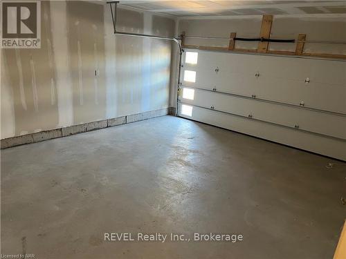 3249 Dominion Road, Fort Erie (335 - Ridgeway), ON - Indoor Photo Showing Garage