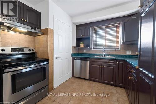 23 King Street, Fort Erie (333 - Lakeshore), ON - Indoor Photo Showing Kitchen