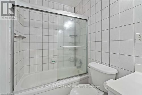 23 King Street, Fort Erie (333 - Lakeshore), ON - Indoor Photo Showing Bathroom