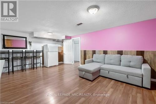 23 King Street, Fort Erie (333 - Lakeshore), ON - Indoor Photo Showing Living Room