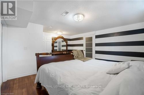 23 King Street, Fort Erie (333 - Lakeshore), ON - Indoor Photo Showing Bedroom