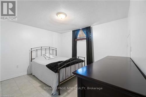 23 King Street, Fort Erie (333 - Lakeshore), ON - Indoor Photo Showing Bedroom