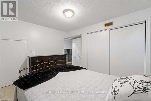 23 King Street, Fort Erie (333 - Lakeshore), ON - Indoor Photo Showing Bedroom