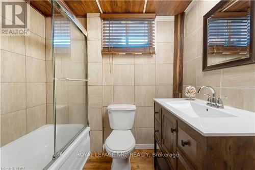 23 King Street, Fort Erie (333 - Lakeshore), ON - Indoor Photo Showing Bathroom