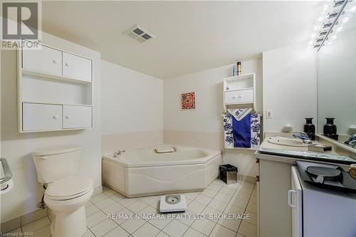 309 - 162 Martindale Road, St. Catharines (453 - Grapeview), ON - Indoor Photo Showing Bathroom