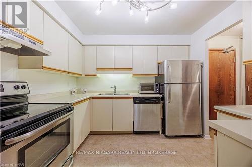 309 - 162 Martindale Road, St. Catharines (453 - Grapeview), ON - Indoor Photo Showing Kitchen With Stainless Steel Kitchen With Double Sink