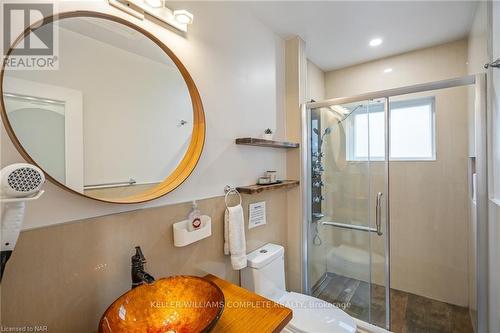 6 Manchester Avenue, St. Catharines (452 - Haig), ON - Indoor Photo Showing Bathroom