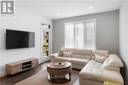 7 - 1347 Whetherfield Street Street, London, ON - Indoor Photo Showing Living Room