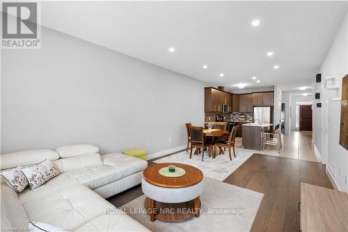 7 - 1347 Whetherfield Street Street, London, ON - Indoor Photo Showing Living Room