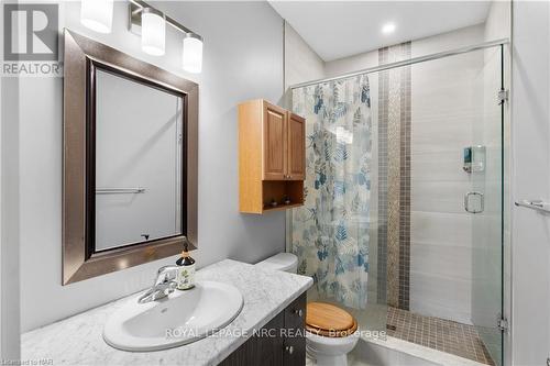 7 - 1347 Whetherfield Street Street, London, ON - Indoor Photo Showing Bathroom