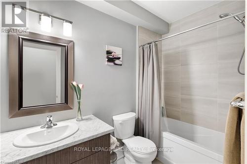 7 - 1347 Whetherfield Street Street, London, ON - Indoor Photo Showing Bathroom