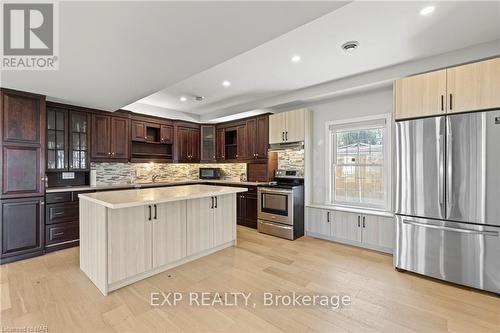 12 Firelane 13A Lane, Niagara-On-The-Lake (102 - Lakeshore), ON - Indoor Photo Showing Kitchen With Upgraded Kitchen