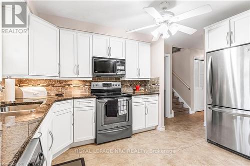 21 Kimbermount Drive, St. Catharines (437 - Lakeshore), ON - Indoor Photo Showing Kitchen With Double Sink