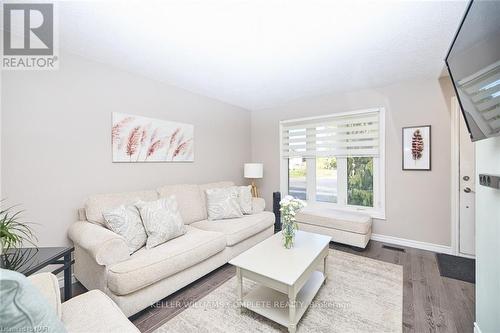 118 Rockwood Avenue, St. Catharines (455 - Secord Woods), ON - Indoor Photo Showing Living Room