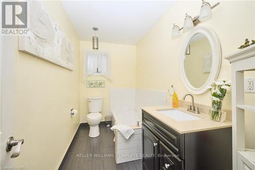 118 Rockwood Avenue, St. Catharines (455 - Secord Woods), ON - Indoor Photo Showing Bathroom