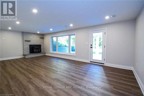 17 Parklane Crescent, St. Catharines (461 - Glendale/Glenridge), ON - Indoor With Fireplace