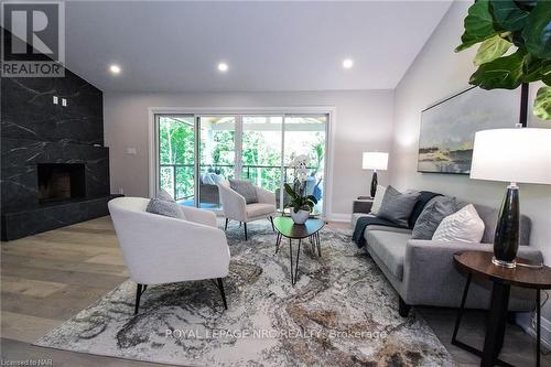 17 Parklane Crescent, St. Catharines (461 - Glendale/Glenridge), ON - Indoor Photo Showing Living Room With Fireplace