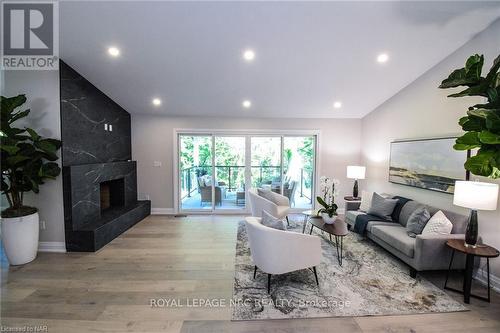 17 Parklane Crescent, St. Catharines (461 - Glendale/Glenridge), ON - Indoor Photo Showing Living Room With Fireplace