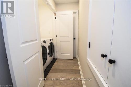 17 Parklane Crescent, St. Catharines (461 - Glendale/Glenridge), ON - Indoor Photo Showing Laundry Room