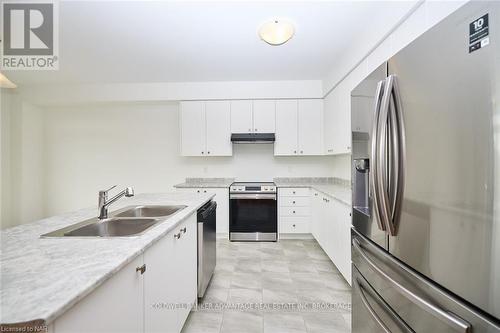 187 Port Crescent Crescent, Welland (774 - Dain City), ON - Indoor Photo Showing Kitchen With Double Sink