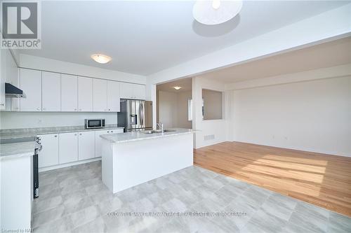 187 Port Crescent Crescent, Welland (774 - Dain City), ON - Indoor Photo Showing Kitchen