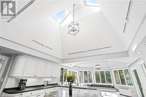 290 Lakeshore Road, Fort Erie (333 - Lakeshore), ON - Indoor Photo Showing Kitchen With Double Sink