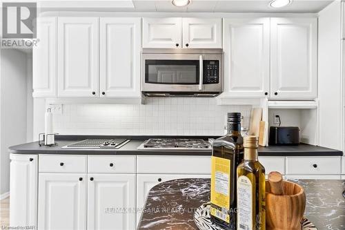 290 Lakeshore Road, Fort Erie (333 - Lakeshore), ON - Indoor Photo Showing Kitchen