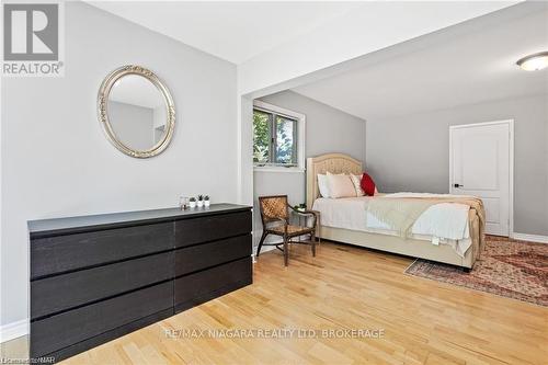 290 Lakeshore Road, Fort Erie (333 - Lakeshore), ON - Indoor Photo Showing Bedroom