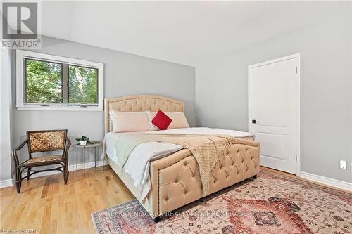 290 Lakeshore Road, Fort Erie (333 - Lakeshore), ON - Indoor Photo Showing Bedroom