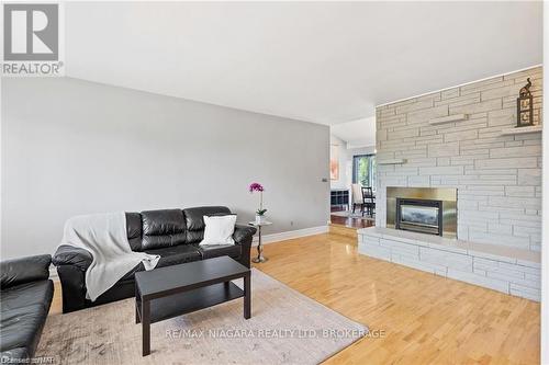 290 Lakeshore Road, Fort Erie (333 - Lakeshore), ON - Indoor Photo Showing Living Room With Fireplace