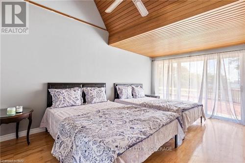 290 Lakeshore Road, Fort Erie (333 - Lakeshore), ON - Indoor Photo Showing Bedroom