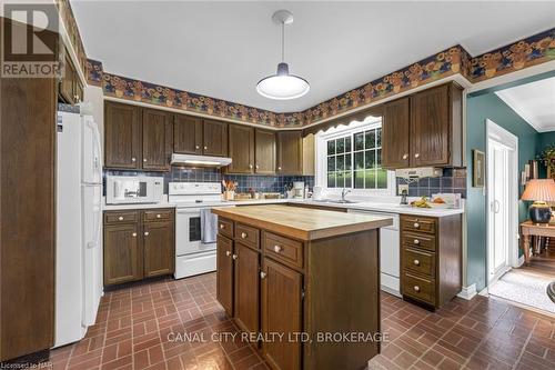 63 Mountain Street, St. Catharines (460 - Burleigh Hill), ON - Indoor Photo Showing Kitchen