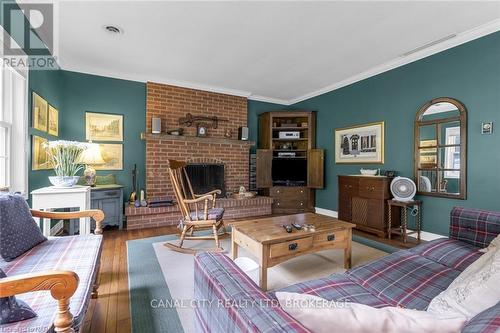 63 Mountain Street, St. Catharines (460 - Burleigh Hill), ON - Indoor Photo Showing Living Room